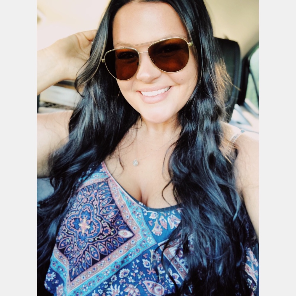 {MEET YOUR POSHER}